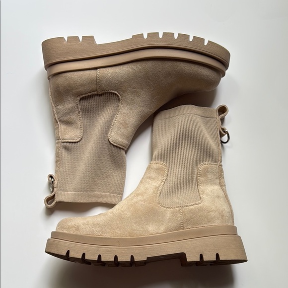 Stylish Tan Suede Ankle Boots - Picture 1 of 3